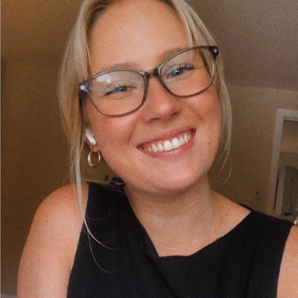 Meet your Posher, Caitlin - Picture 1 of 1